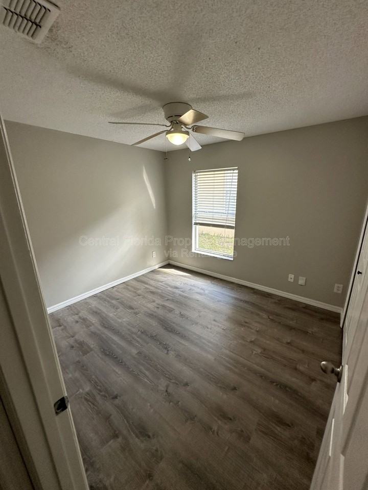 13701 Meadowpark Ave - Photo 6 of 9
