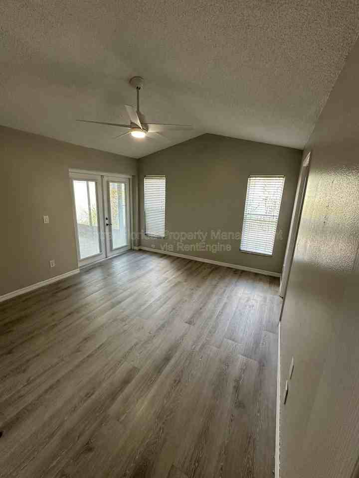 13701 Meadowpark Ave - Photo 7 of 9