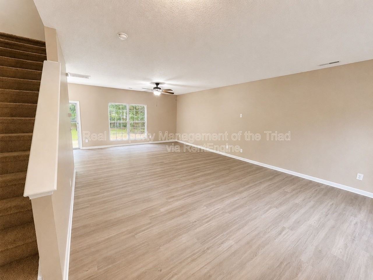 7 Loblolly Ct - Photo 3 of 10