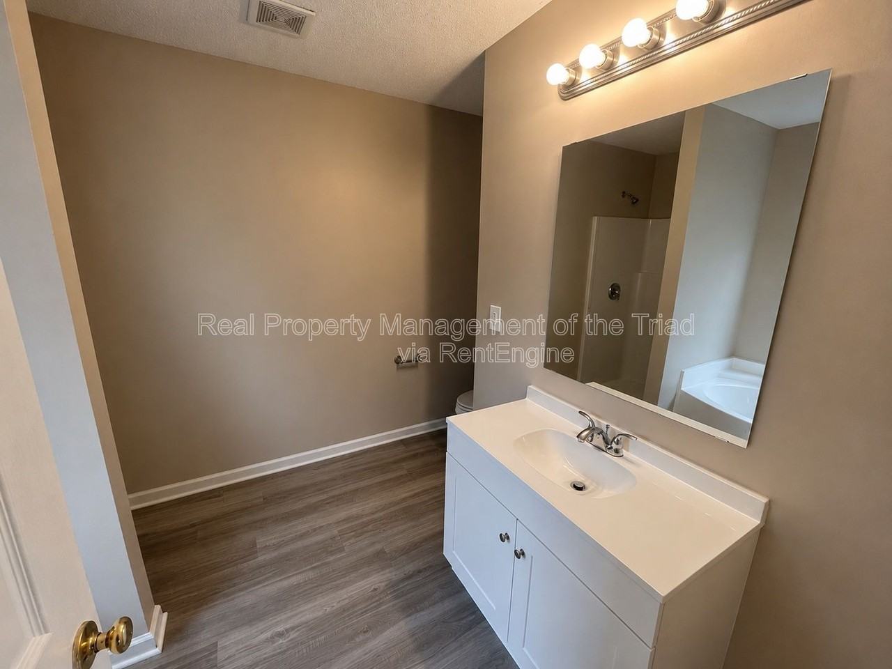7 Loblolly Ct - Photo 5 of 10