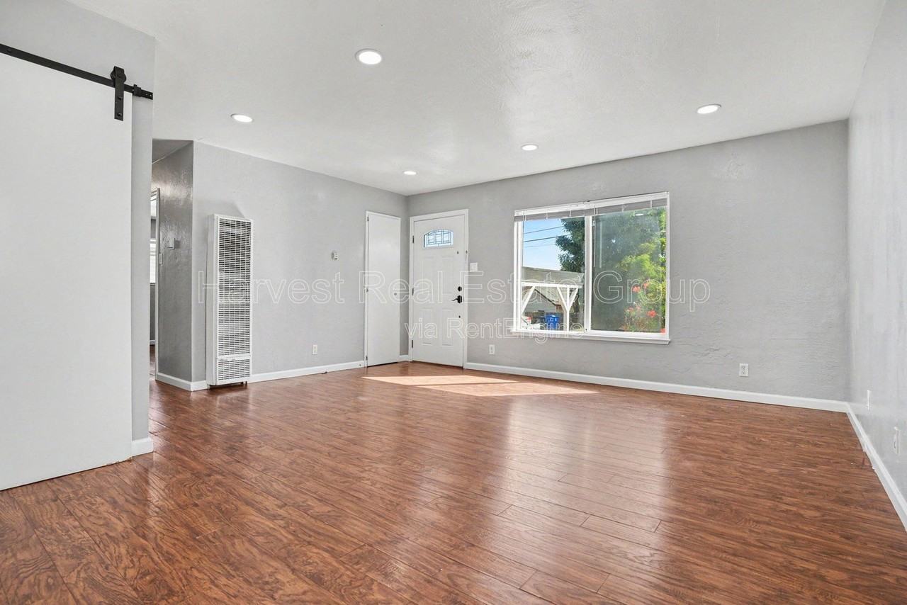 14772 Midland Rd #C - Photo 5 of 16