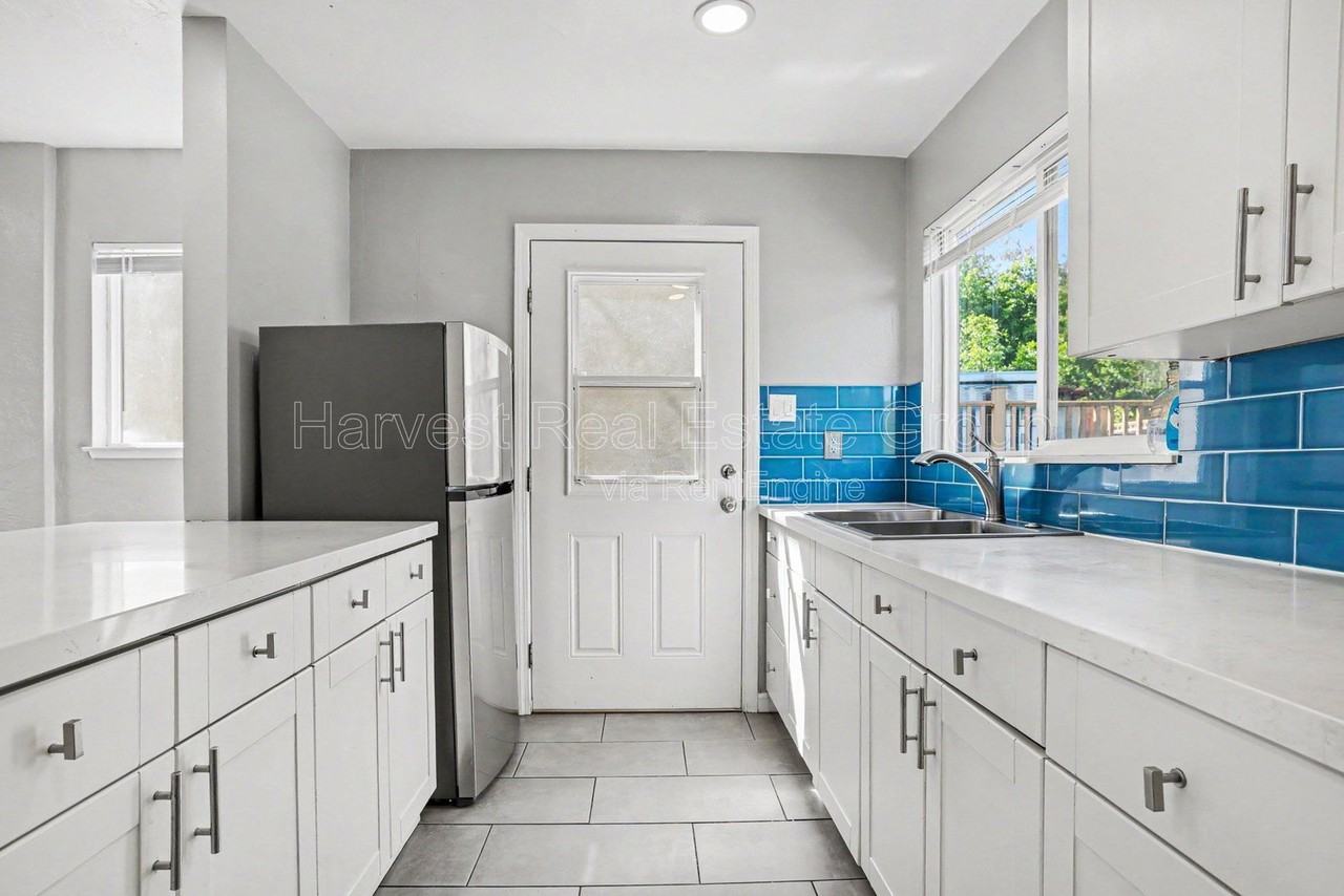 14772 Midland Rd #C - Photo 6 of 16
