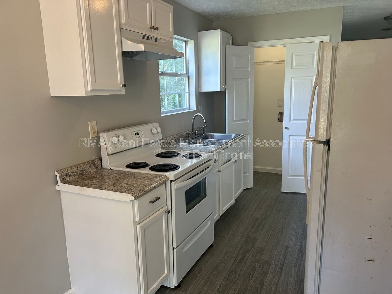 305 E Quilly St - Photo 3 of 9