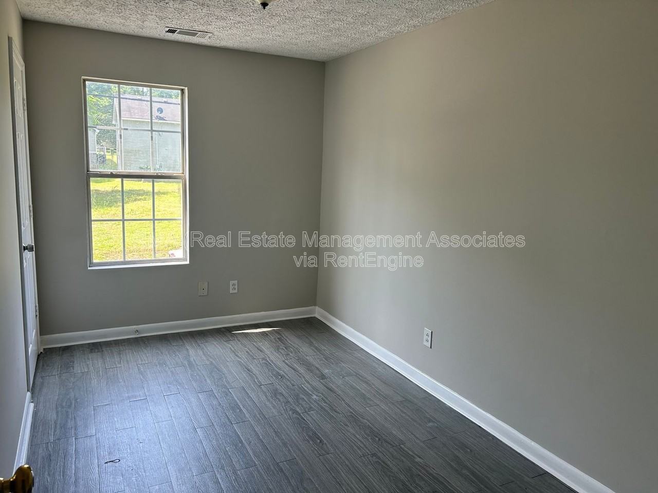 305 E Quilly St - Photo 6 of 9