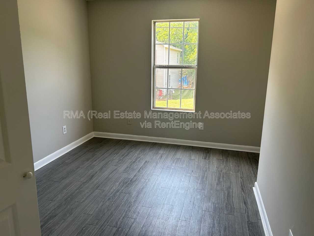 305 E Quilly St - Photo 7 of 9