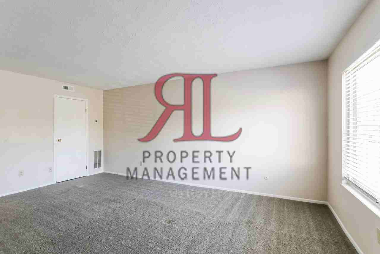 5498 Kenneylane Blvd - Photo 3 of 24