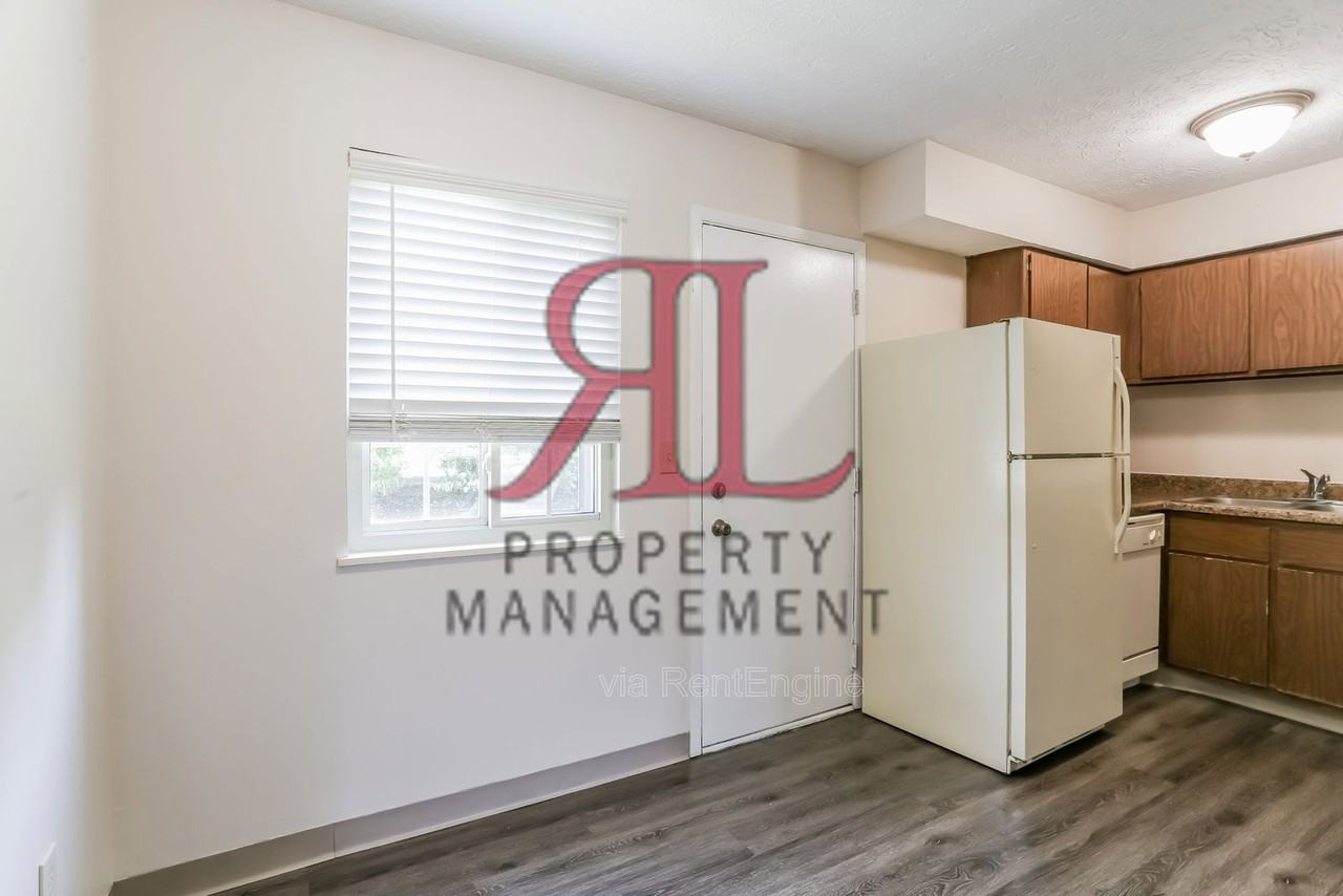 5498 Kenneylane Blvd - Photo 5 of 24