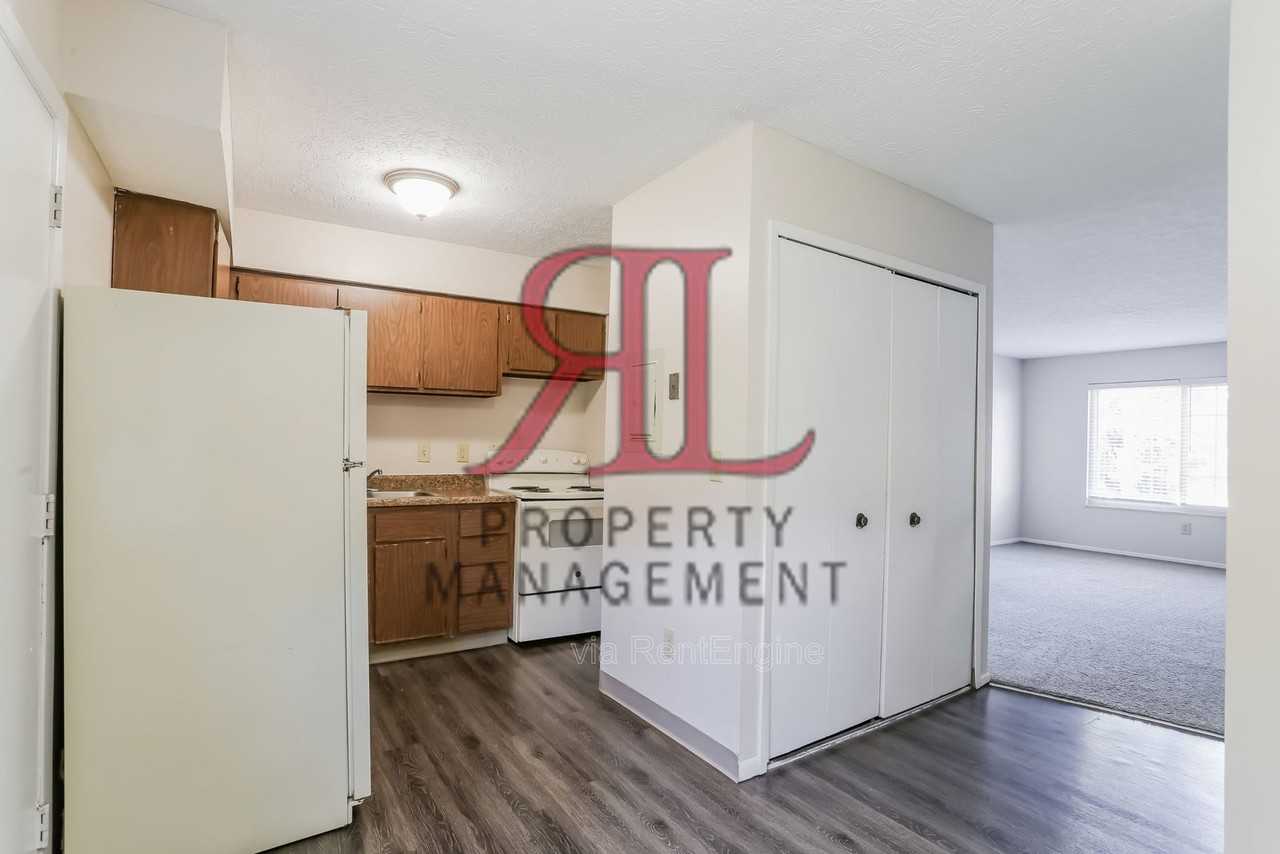 5498 Kenneylane Blvd - Photo 6 of 24