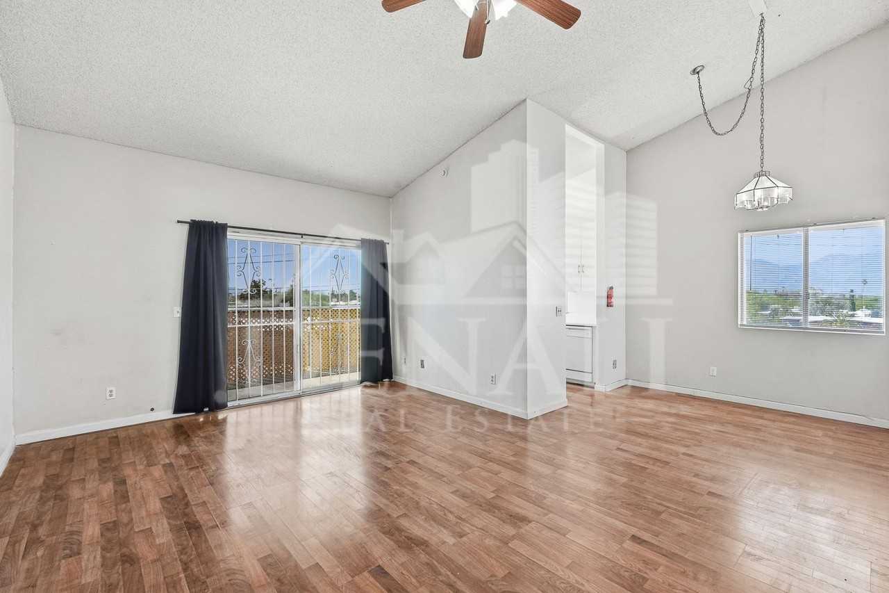 808 S Langley Ave #201 - Photo 4 of 25