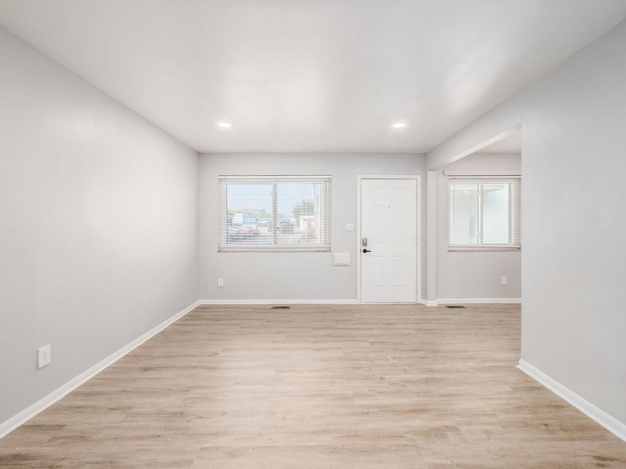 980 King Ave #507 - Photo 4 of 24