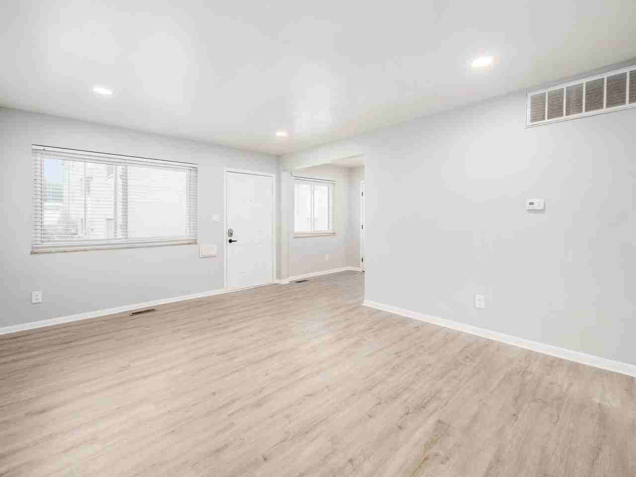 980 King Ave #507 - Photo 6 of 24