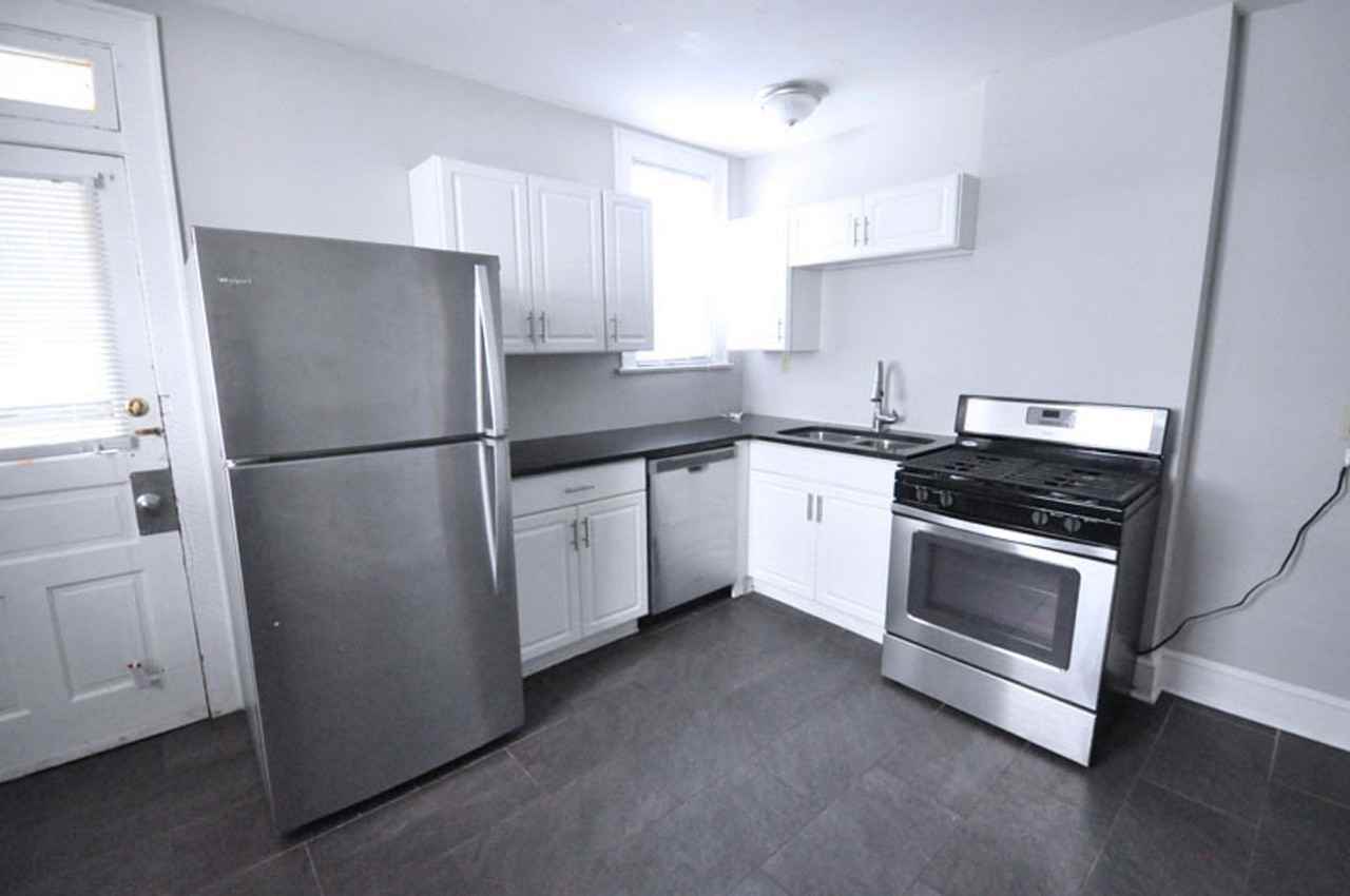 388 Hanford St - Photo 5 of 14