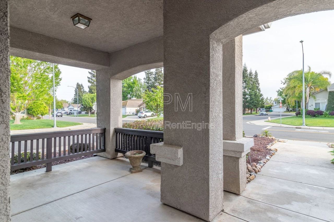 2609 Magnolia Ct - Photo 3 of 34