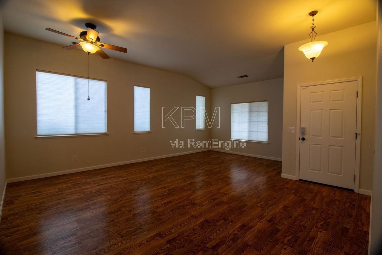 2609 Magnolia Ct - Photo 5 of 34
