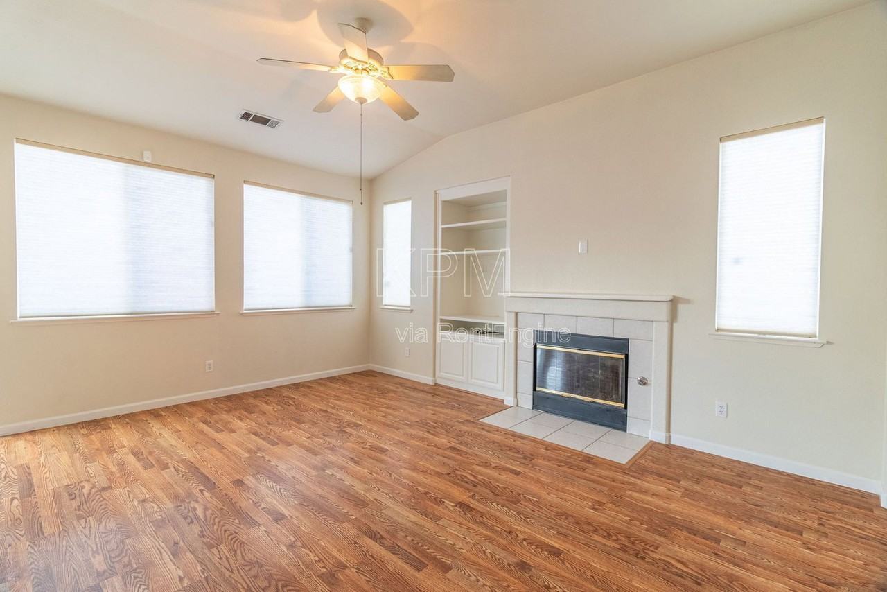 2609 Magnolia Ct - Photo 7 of 34