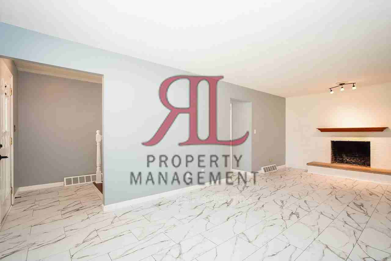 3501 Woodlawn Ave - Photo 3 of 22