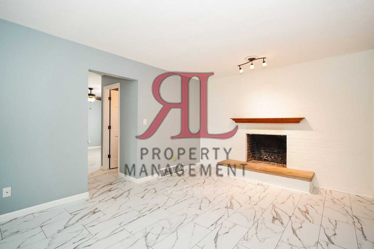 3501 Woodlawn Ave - Photo 4 of 22