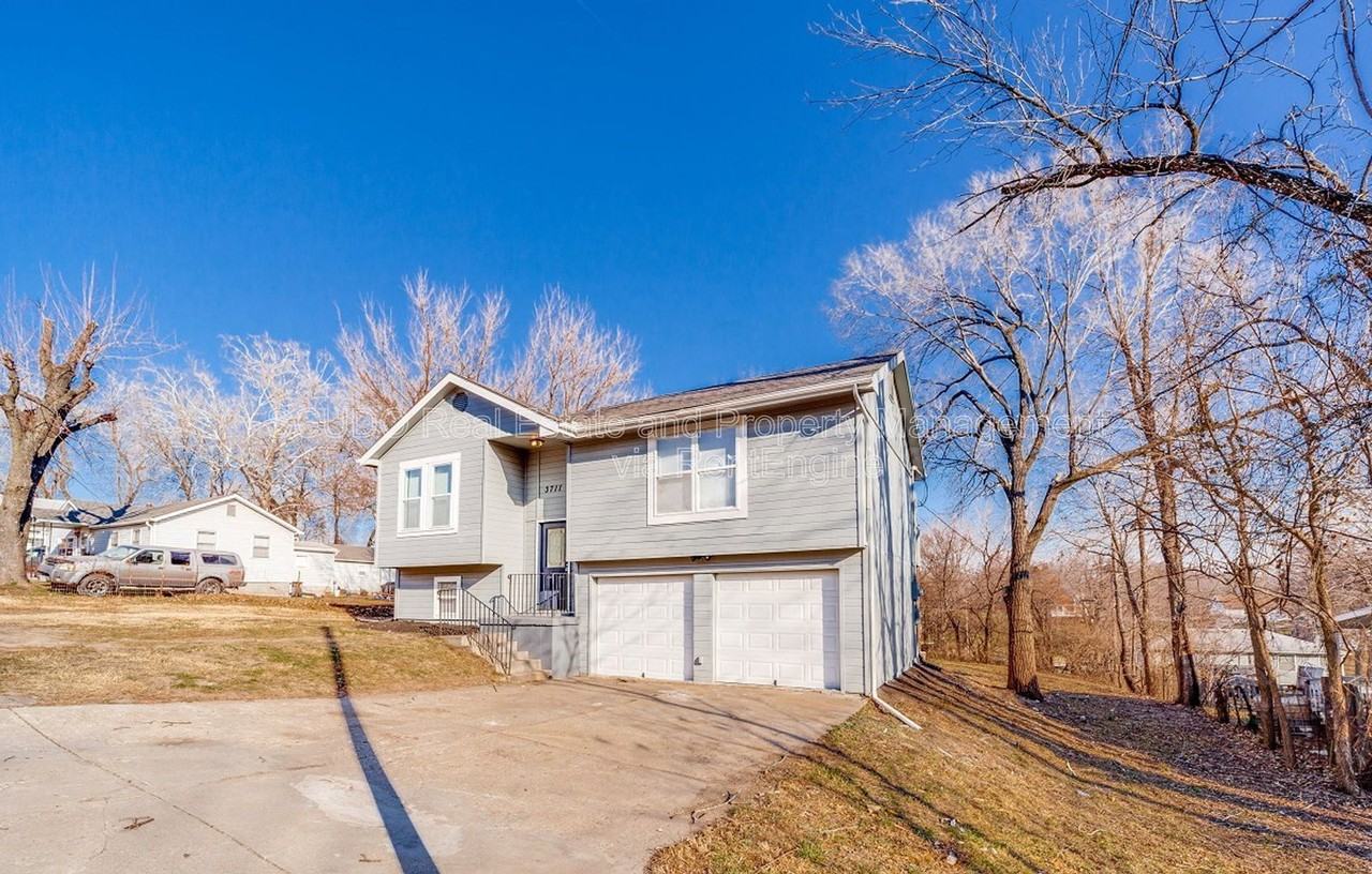 3711 N Lydia Ave - Photo 2 of 24