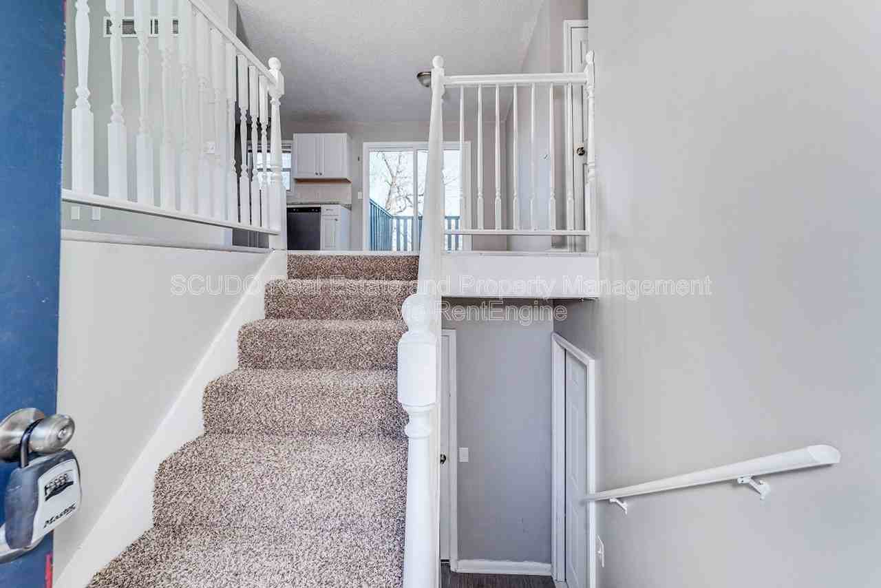 3711 N Lydia Ave - Photo 4 of 24