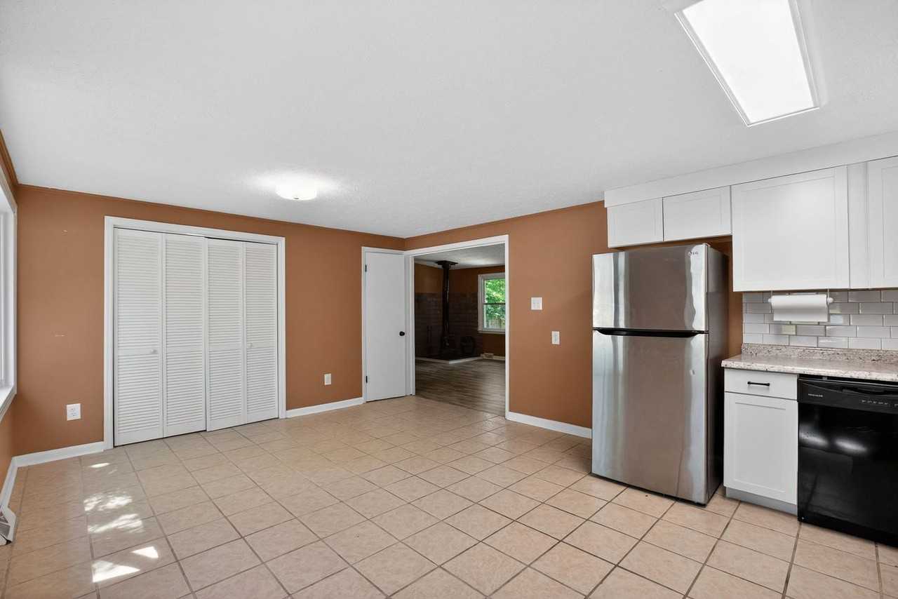 22929 Town Creek Dr - Photo 3 of 15