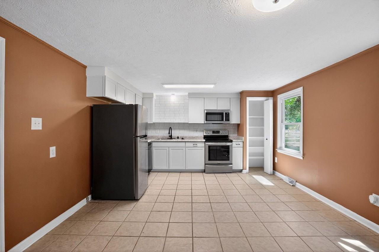 22929 Town Creek Dr - Photo 4 of 15