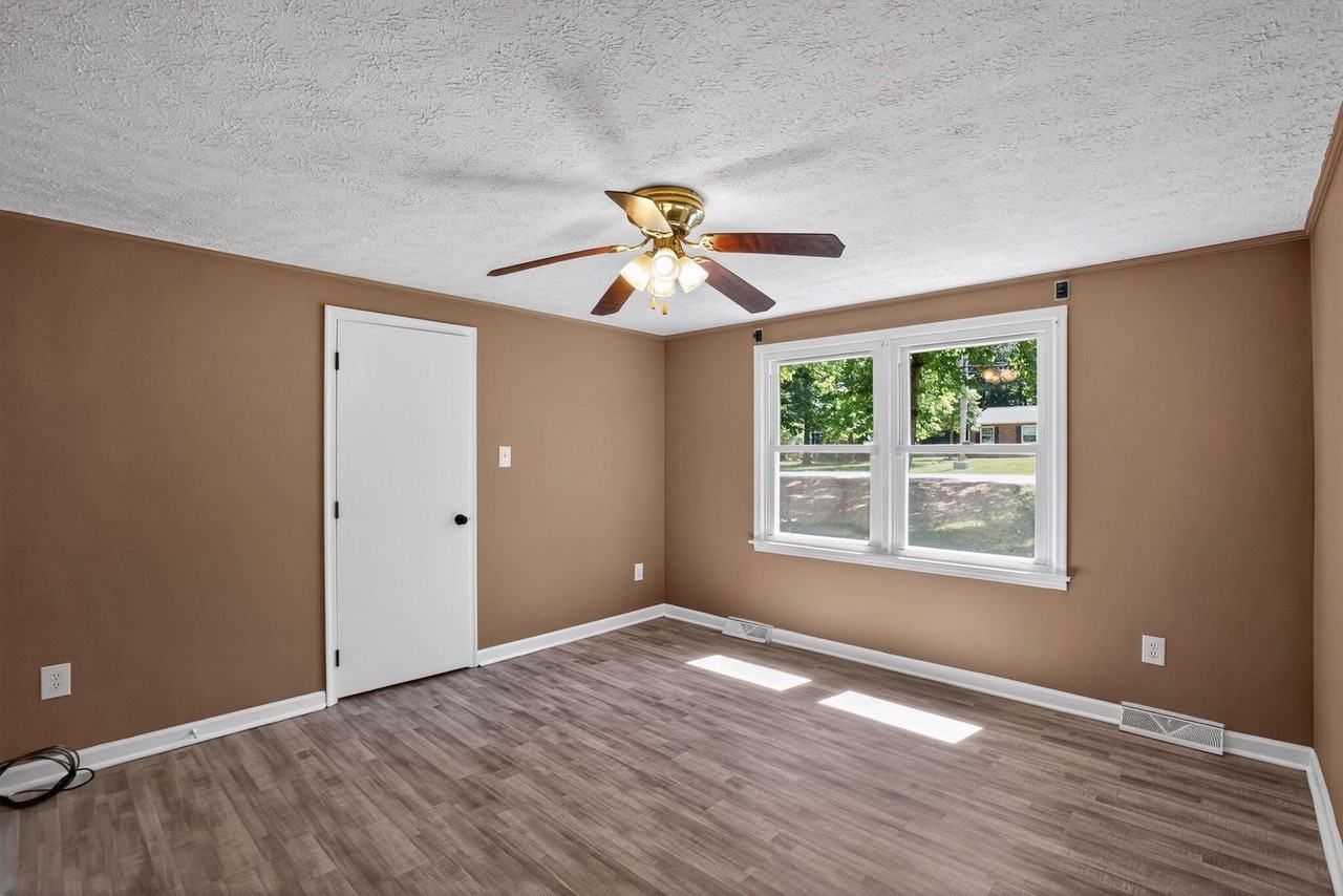 22929 Town Creek Dr - Photo 6 of 15
