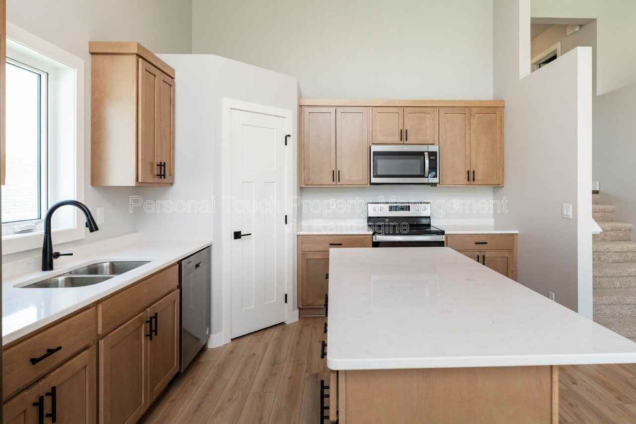 6733 67th Ave S - Photo 3 of 15