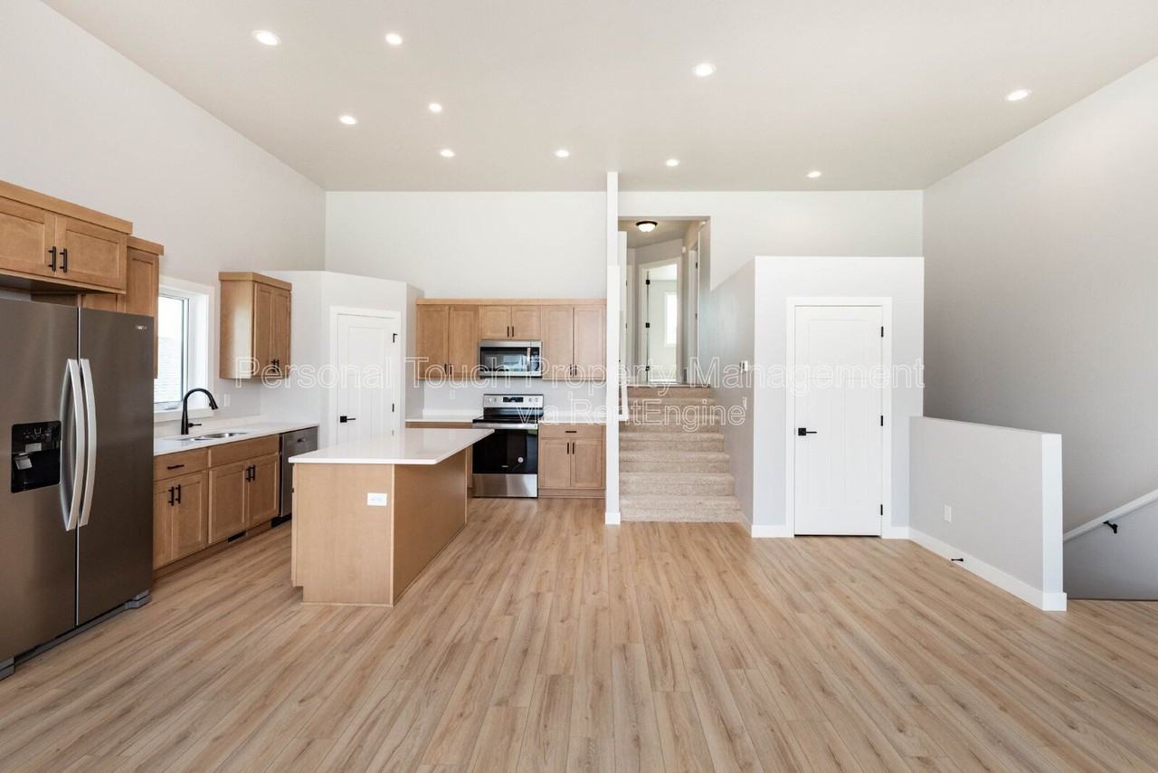 6733 67th Ave S - Photo 4 of 15