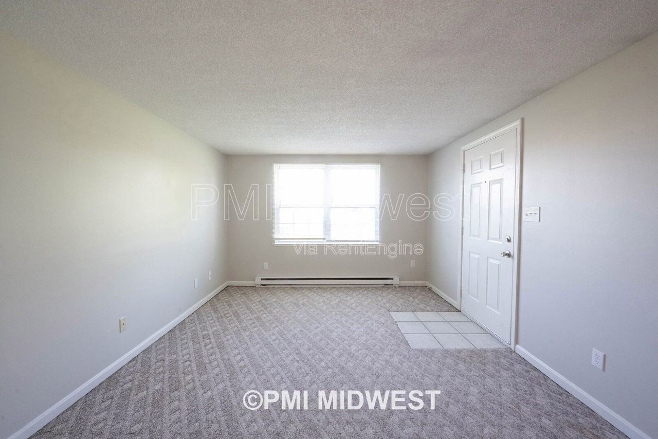 1710 S Market St - Photo 2 of 18