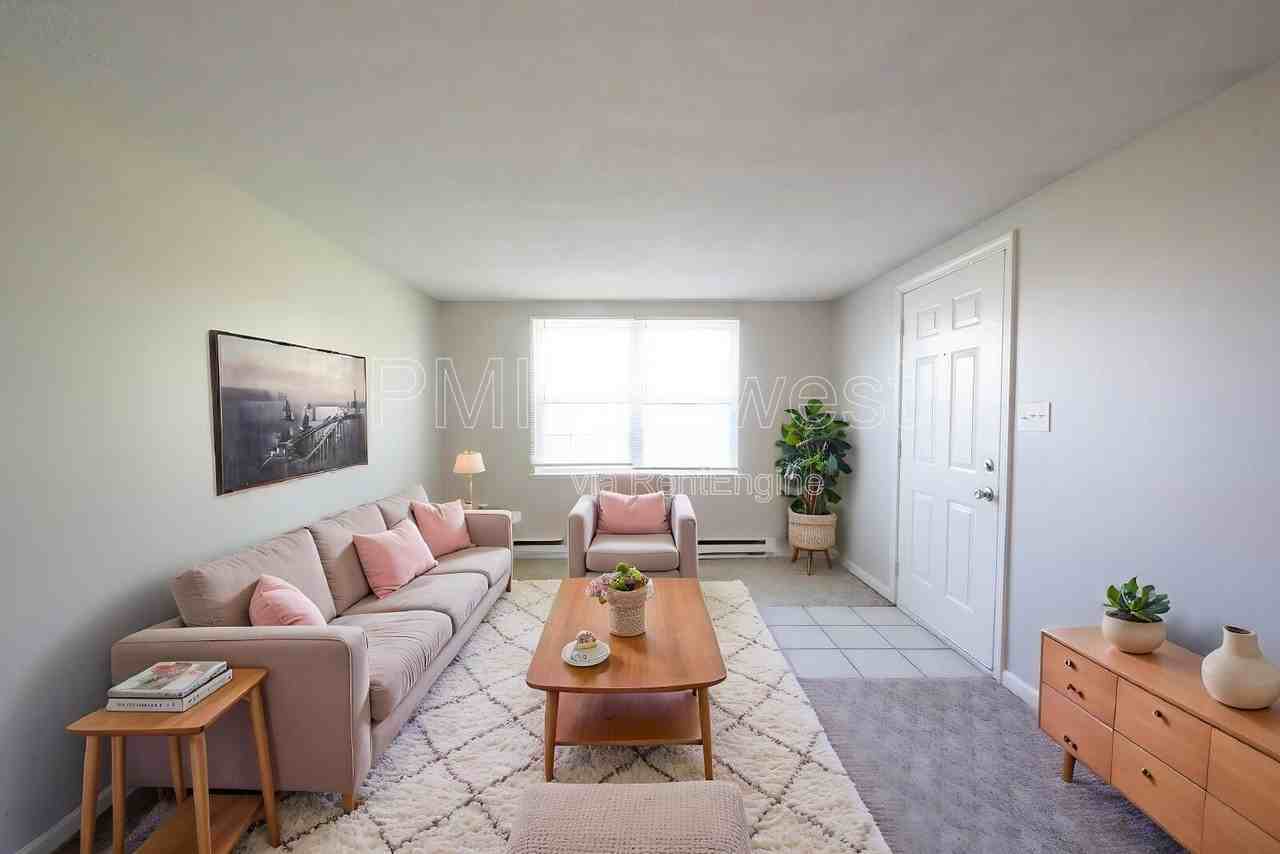 1710 S Market St - Photo 3 of 18