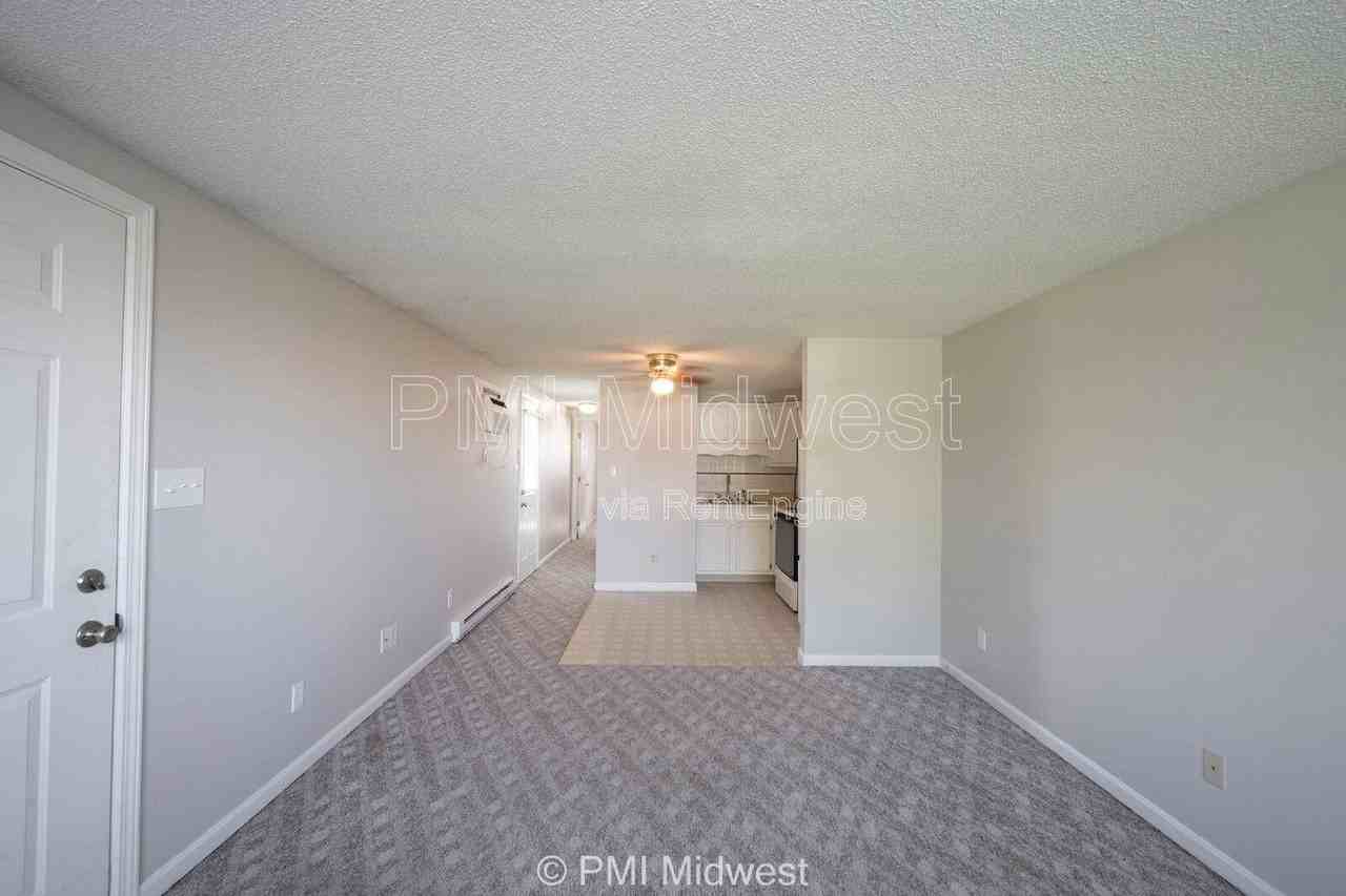 1710 S Market St - Photo 4 of 18