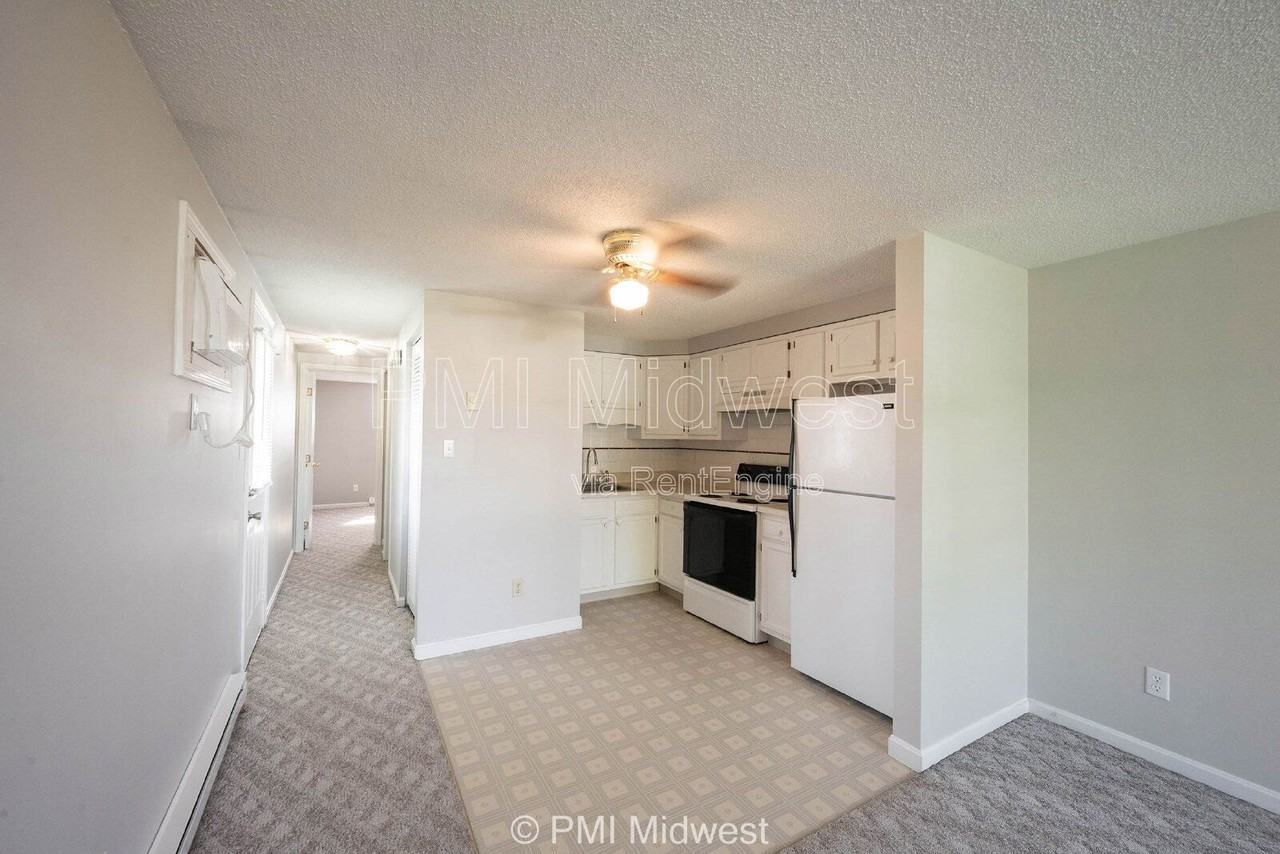 1710 S Market St - Photo 5 of 18
