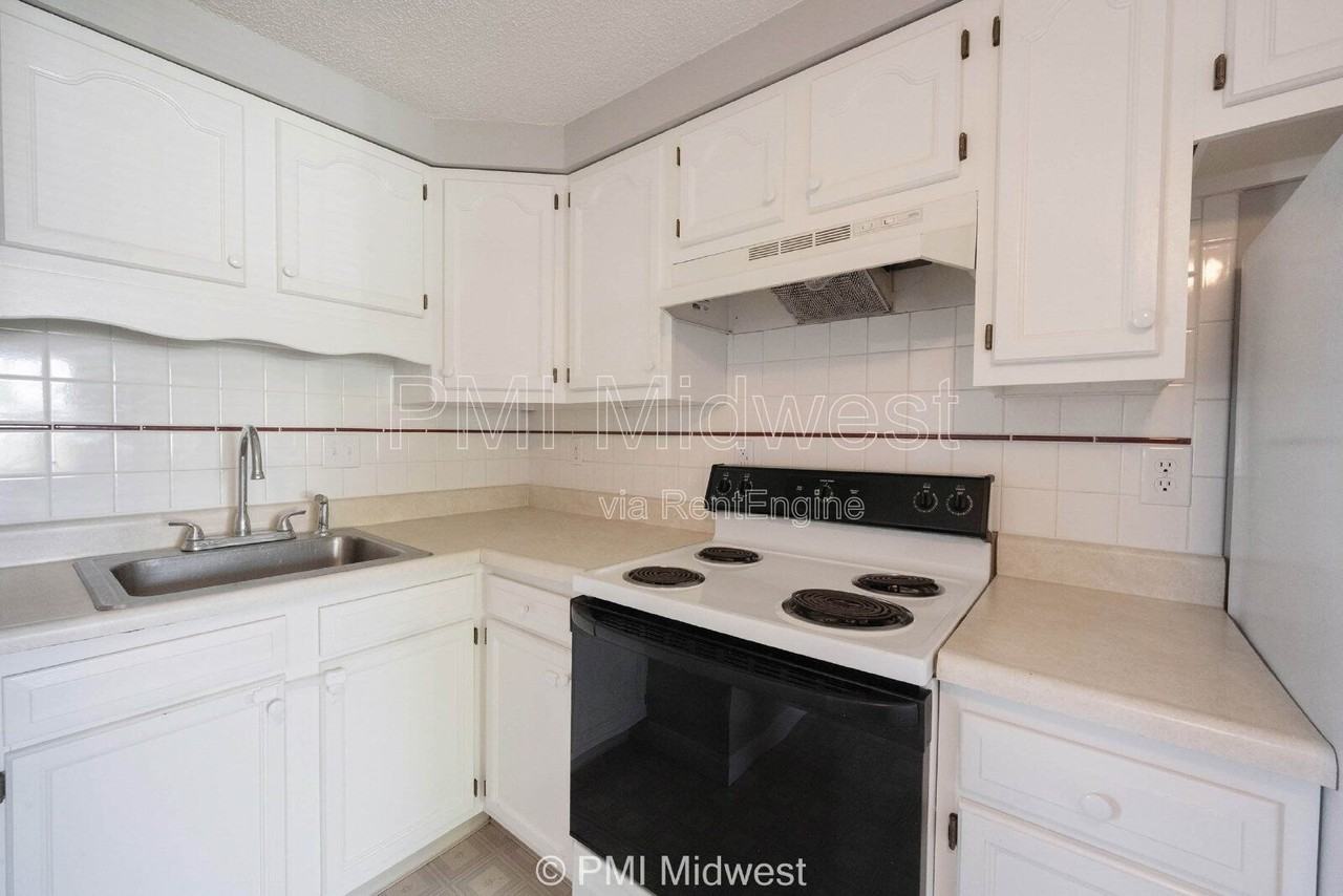 1710 S Market St - Photo 6 of 18