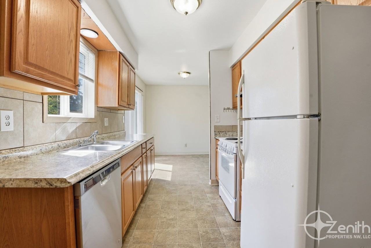166 Virginia St #B - Photo 5 of 24