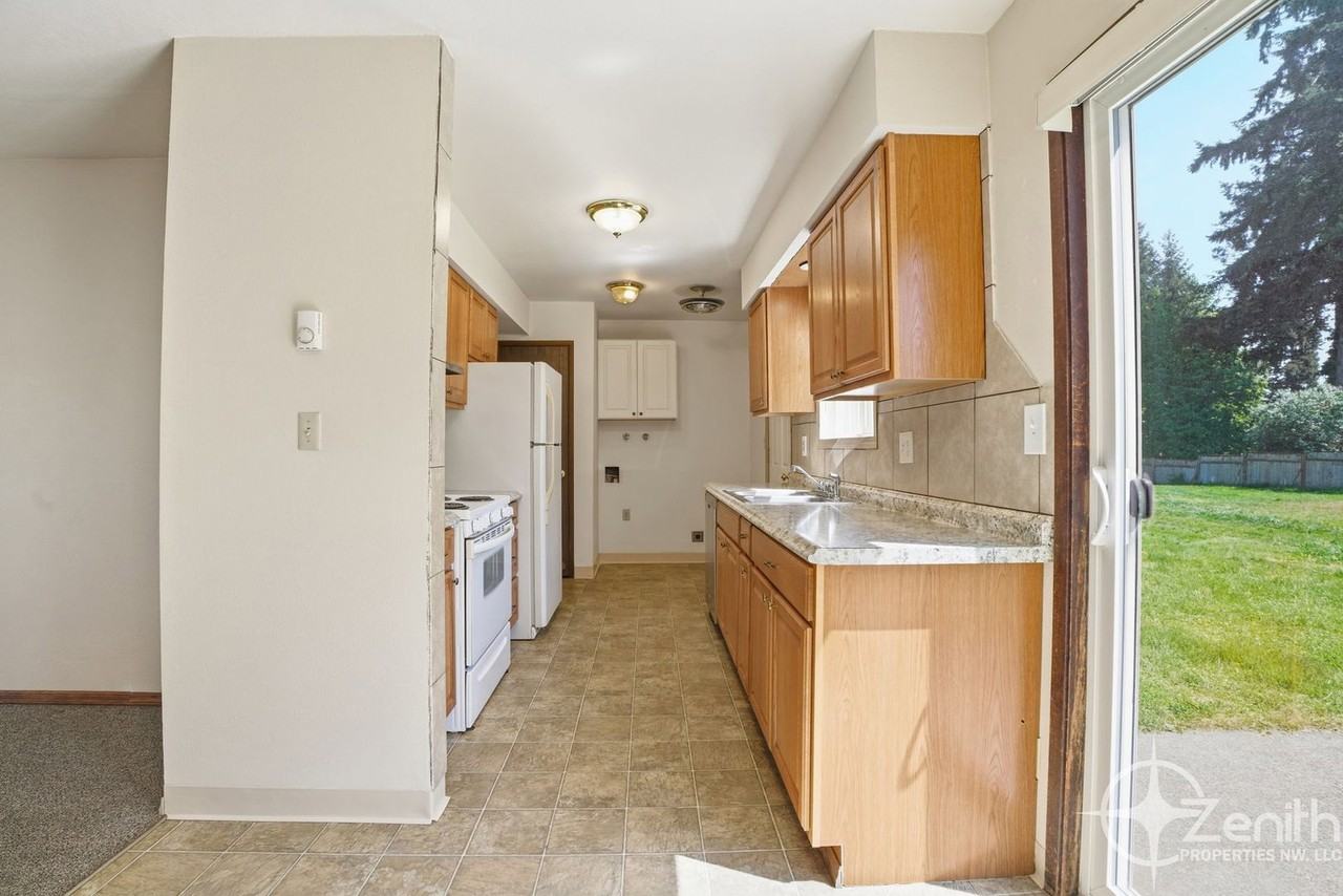 166 Virginia St #B - Photo 7 of 24