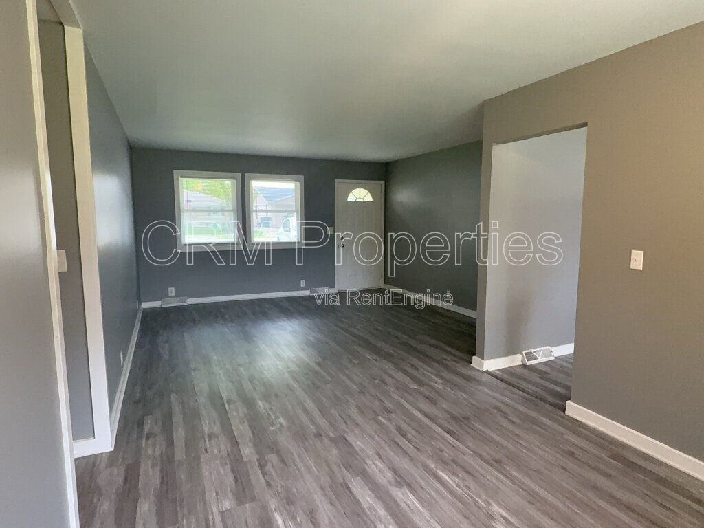 3413 N Milton St - Photo 4 of 23