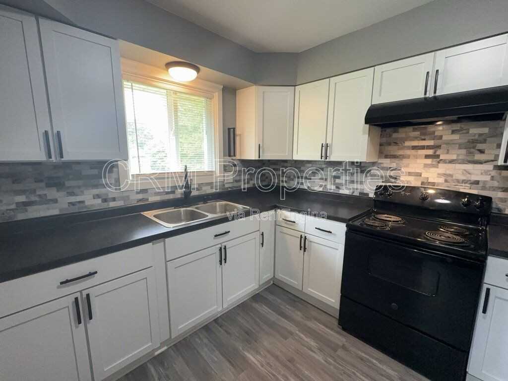 3413 N Milton St - Photo 5 of 23