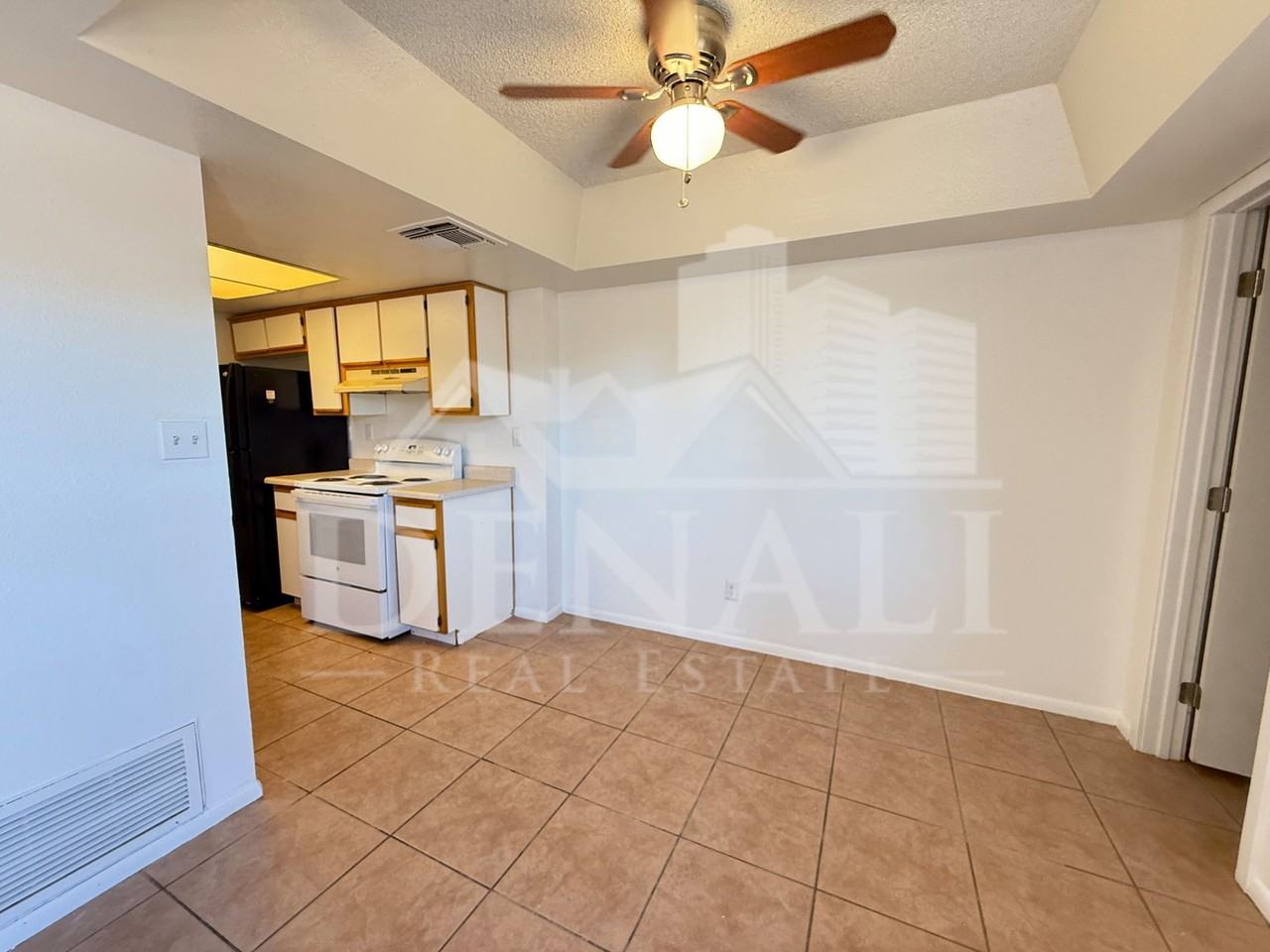 4006 S 44th St - Photo 5 of 16