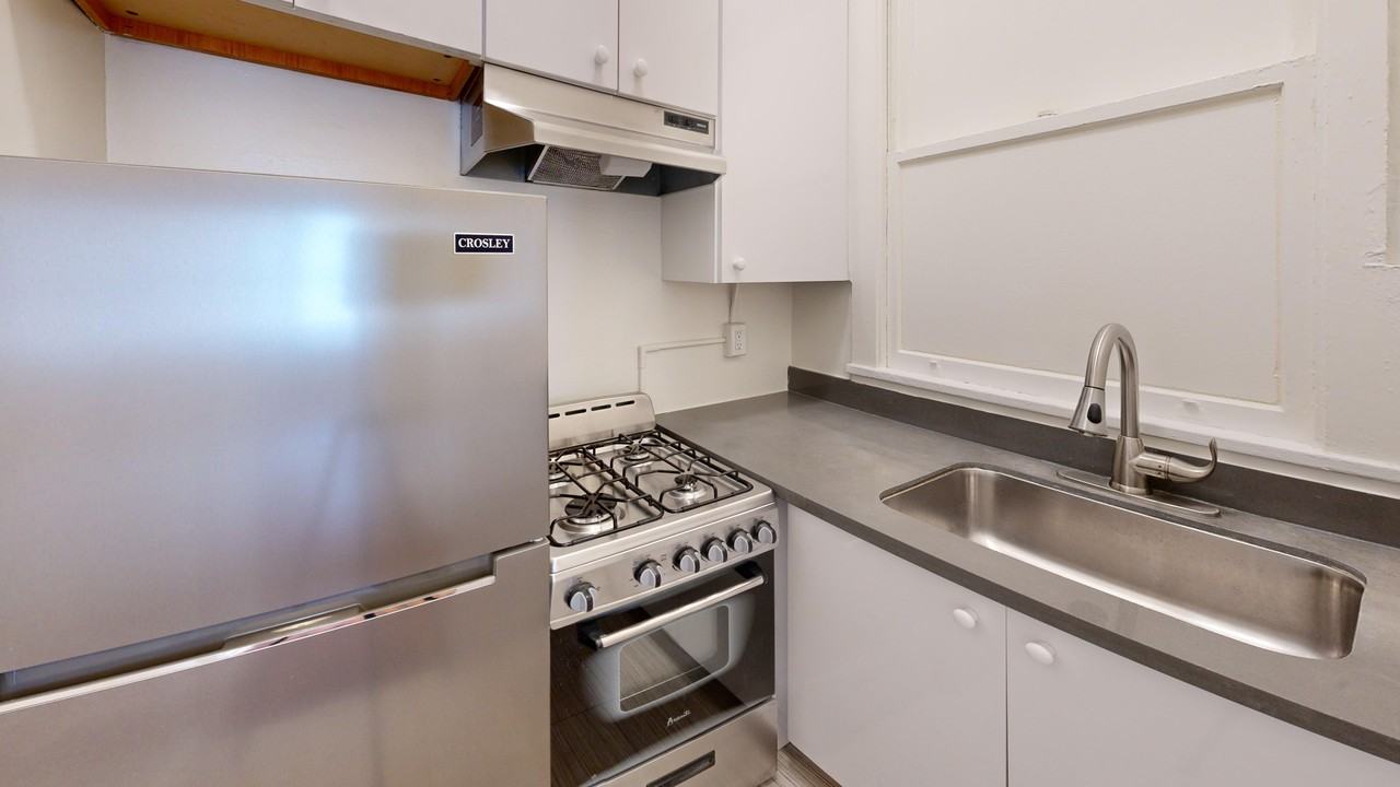 124 Mason Street - Photo 4 of 13