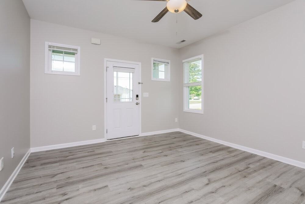 257 E Wilson St - Photo 4 of 16