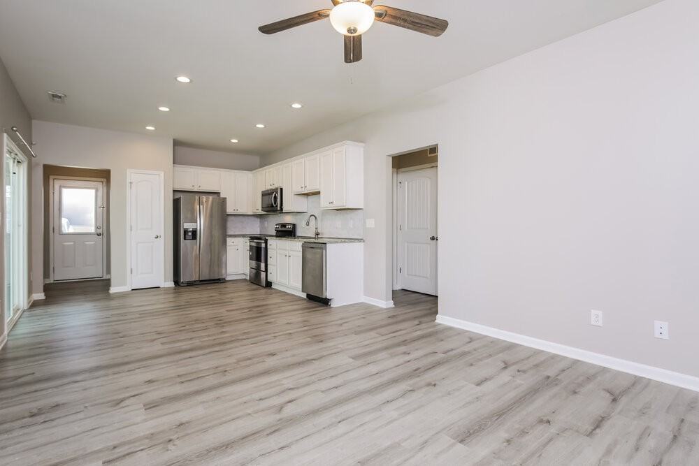 257 E Wilson St - Photo 5 of 16