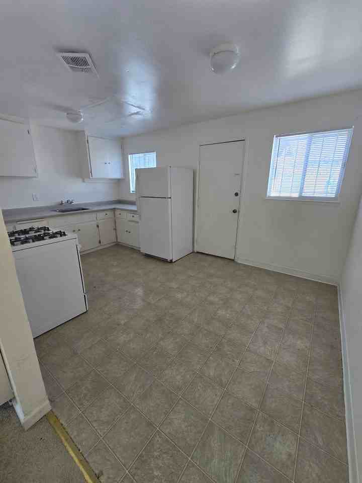 418 C Street - Photo 4 of 14