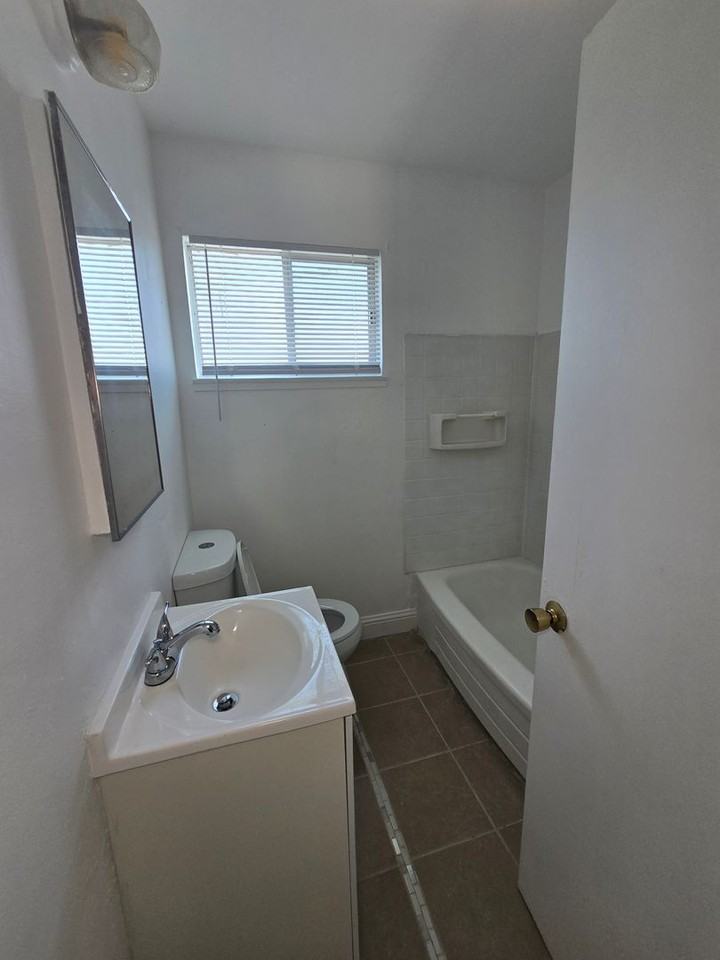 418 C Street - Photo 6 of 14