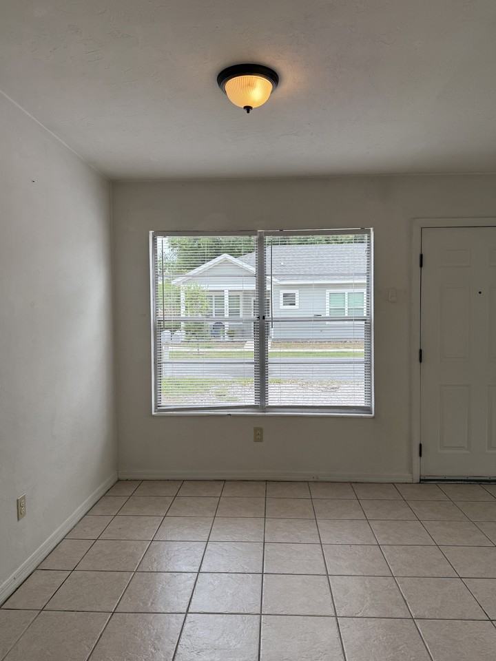 537 Nwave - Photo 2 of 9