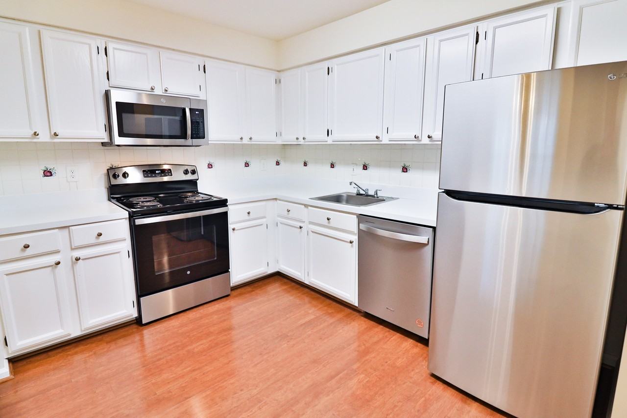 13 Pickering Ct #102 - Photo 2 of 25