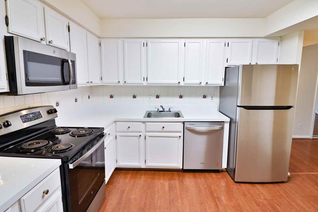 13 Pickering Ct #102 - Photo 6 of 25