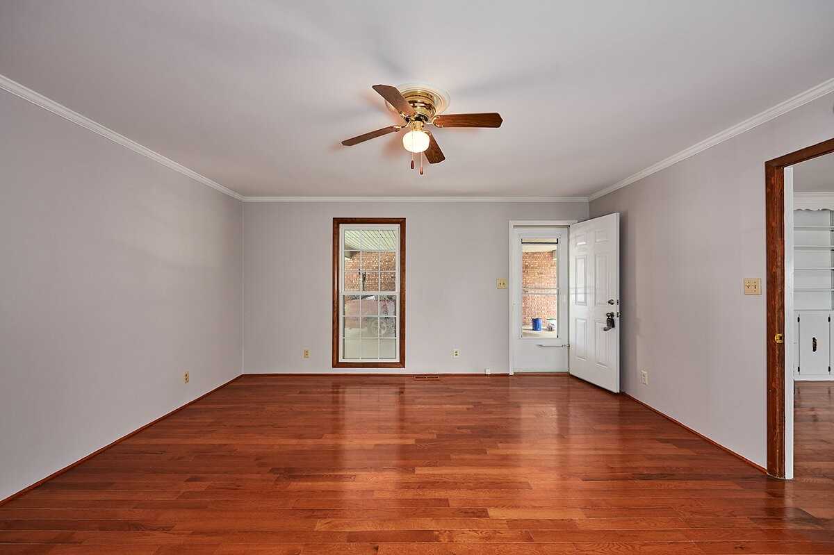 105 Morris Dr - Photo 7 of 10