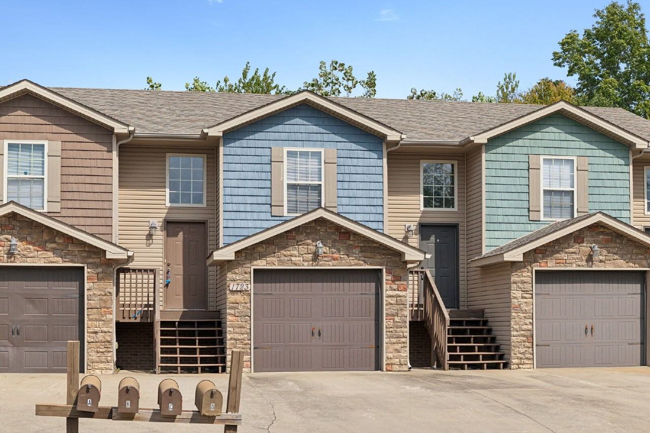 1723 Thistlewood Dr Apt A - Photo 2 of 31