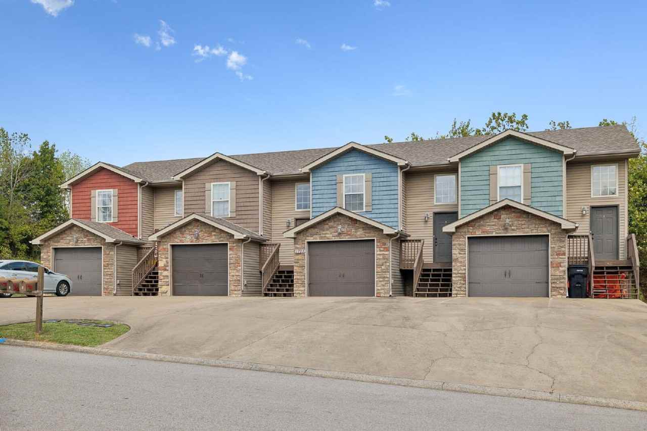 1723 Thistlewood Dr Apt A - Photo 3 of 31