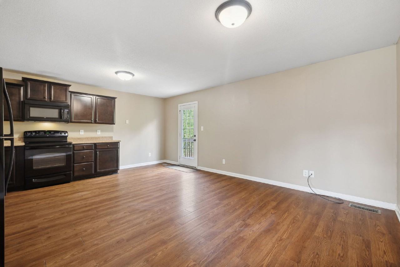 1723 Thistlewood Dr Apt A - Photo 5 of 31